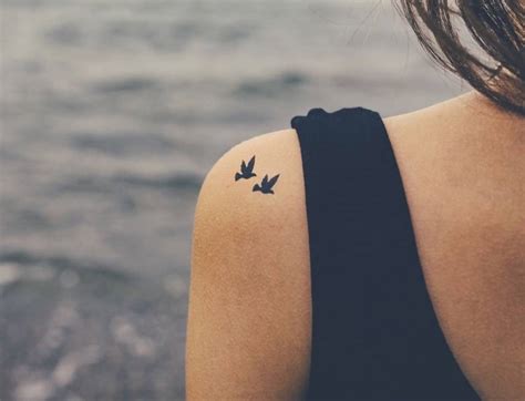 tatuajes pequeños tatuajes en el hombro para mujer|tatuajes en el hombro femenino.